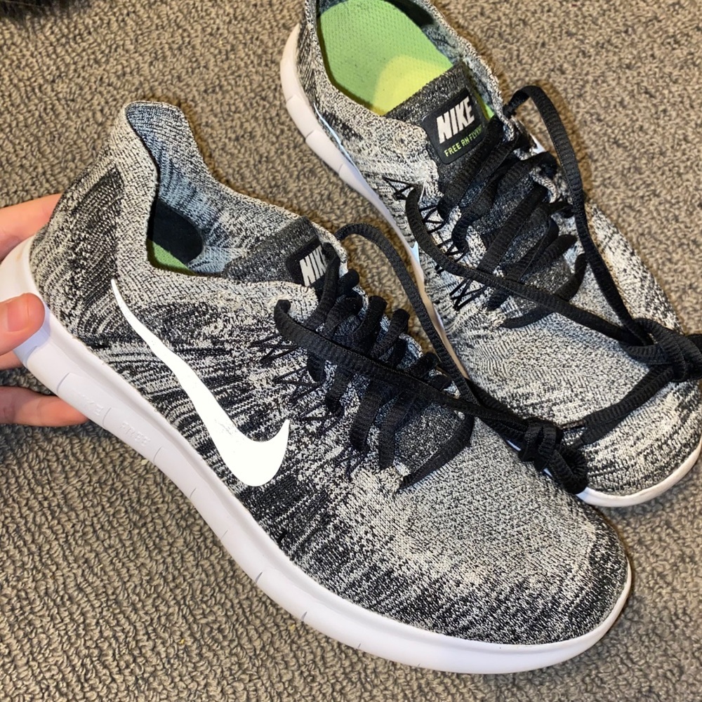 like new Nike free run knit